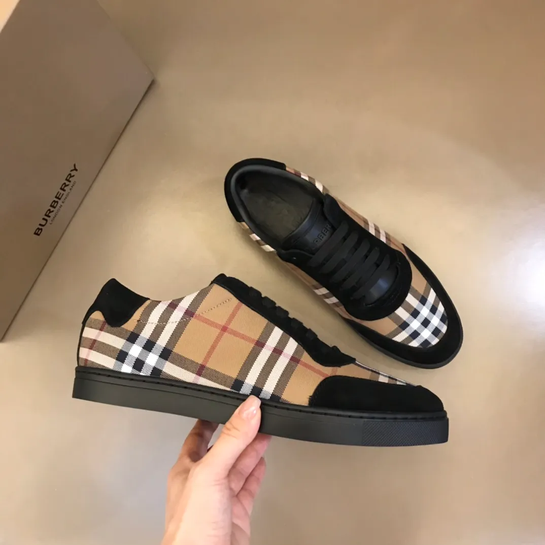 ◾️Men's Shoes💰360 B's men's classic low-top sneakers are reinterpreted with Vintage retro plaid cotton and cowhide materials, and are decorated with a new brand logo. First-layer cowhide lining, embossed Burberry logo on the heel, and original TPU outsole! 38-44 (45 customized)